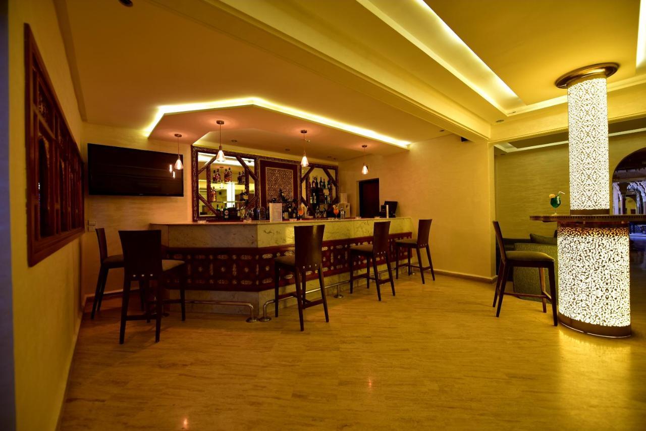 Hotel & 4*